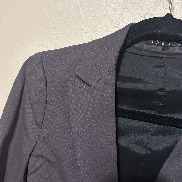 Theory Lightweight Blazer with Subtle Menswear Stripes Size 2‎ - Picture 3 of 9